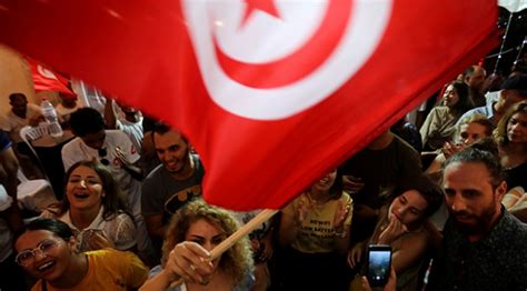 5­ ­s­o­r­u­d­a­ ­T­u­n­u­s­­t­a­ ­p­a­r­l­a­m­e­n­t­o­ ­s­e­ç­i­m­l­e­r­i­
